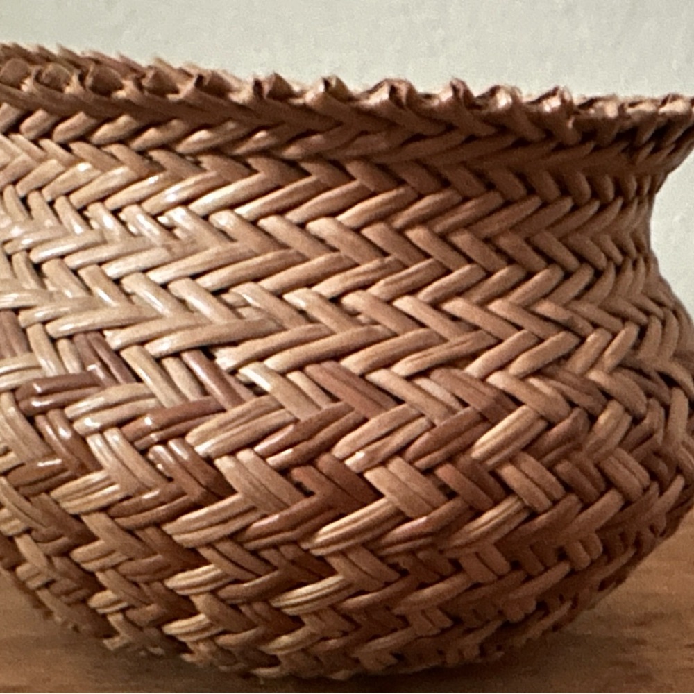 Vintage Tarahumara basket. 4 1/2” wide x 3 1/2” deep. Beautiful artistry. - Picture 5 of 7